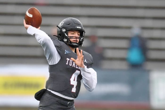 Tualatin.Central-Catholic.6A-football-final.Leon-Neuschwander.6